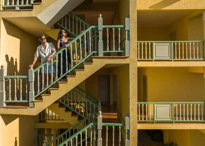 Hotel with pool: Jewel Paradise Cove Adult Beach Resort & Spa